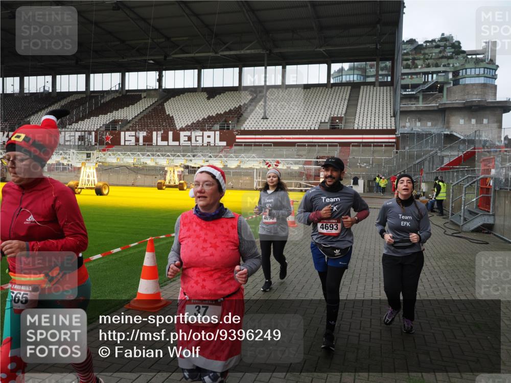07.12.2025 - St. Pauli X-Mass-Run No. 15 Fabian Wolf http://msf.ph/oto/9396249 07.12.2025 10:36:53 Ziel 37, 511, 521, 665, 717, 833, 2615, 3056, 3263, 4690, 4691, 4693 meine-sportfotos.de