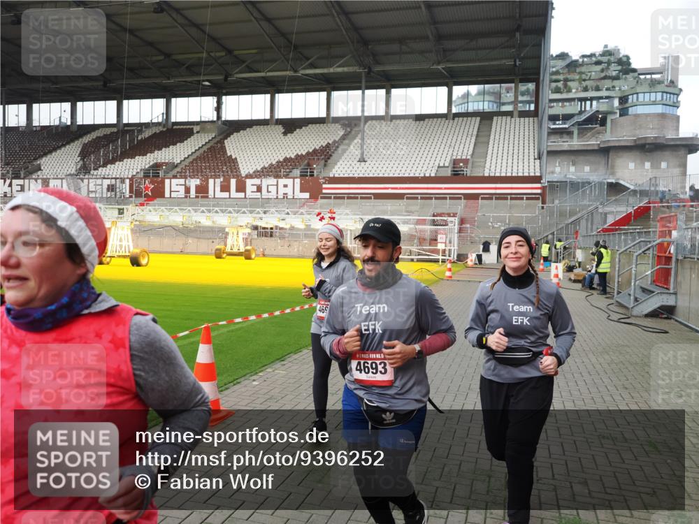 07.12.2025 - St. Pauli X-Mass-Run No. 15 Fabian Wolf http://msf.ph/oto/9396252 07.12.2025 10:36:53 Ziel 37, 511, 521, 665, 717, 833, 2615, 3056, 3263, 4690, 4691, 4693 meine-sportfotos.de