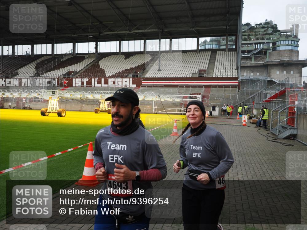 07.12.2025 - St. Pauli X-Mass-Run No. 15 Fabian Wolf http://msf.ph/oto/9396254 07.12.2025 10:36:54 Ziel 37, 511, 521, 665, 717, 833, 2615, 3056, 3263, 4690, 4691, 4693 meine-sportfotos.de