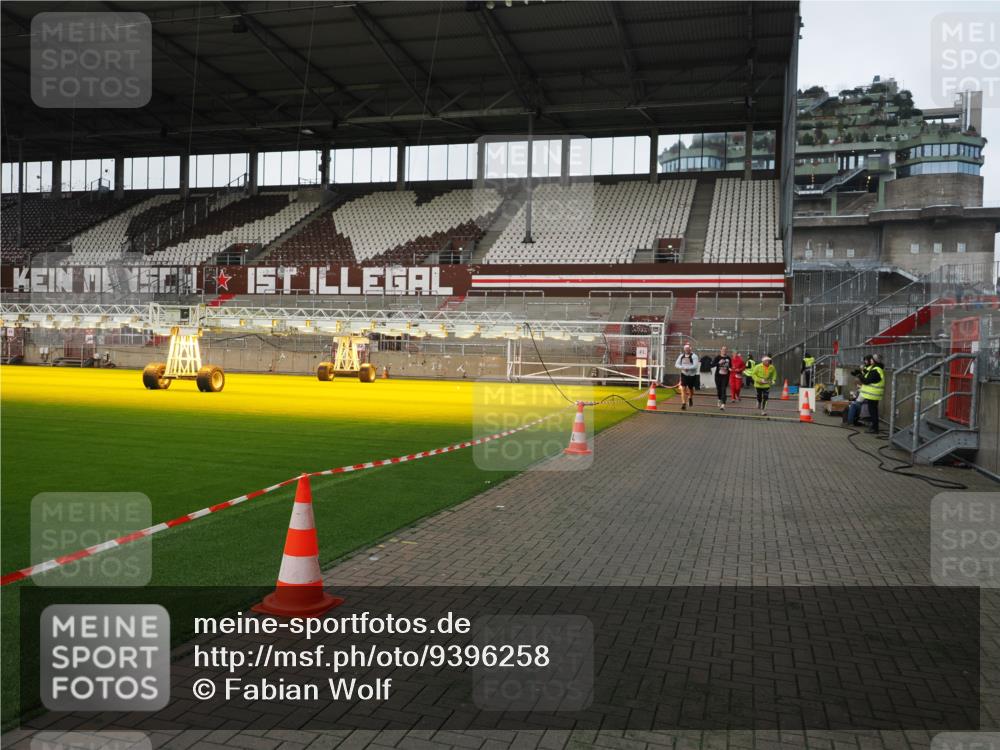 07.12.2025 - St. Pauli X-Mass-Run No. 15 Fabian Wolf http://msf.ph/oto/9396258 07.12.2025 10:36:58 Ziel 37, 503, 521, 665, 2349, 2351, 2615, 3056, 3263, 4690, 4691, 4693 meine-sportfotos.de
