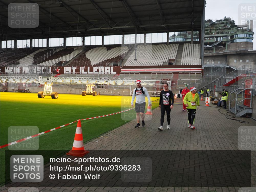07.12.2025 - St. Pauli X-Mass-Run No. 15 Fabian Wolf http://msf.ph/oto/9396283 07.12.2025 10:37:04 Ziel 503, 2349, 2351, 3056, 3090, 3263 meine-sportfotos.de