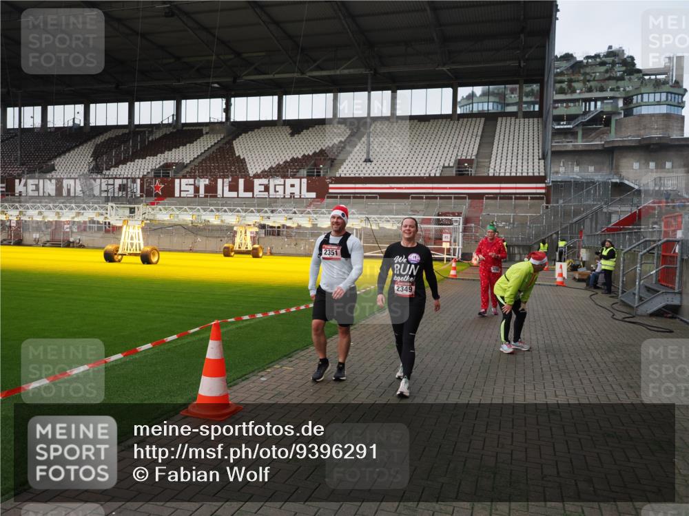 07.12.2025 - St. Pauli X-Mass-Run No. 15 Fabian Wolf http://msf.ph/oto/9396291 07.12.2025 10:37:06 Ziel 503, 2349, 2351, 3090, 3263, 4761 meine-sportfotos.de