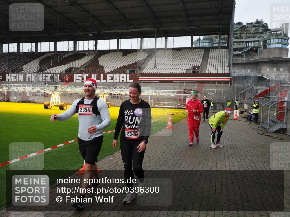 07.12.2025 - St. Pauli X-Mass-Run No. 15 Fabian Wolf http://msf.ph/oto/9396300 07.12.2025 10:37:08 Ziel 503, 2349, 2351, 3090, 4761 meine-sportfotos.de