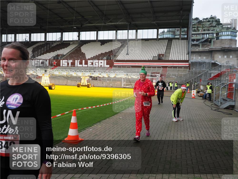 07.12.2025 - St. Pauli X-Mass-Run No. 15 Fabian Wolf http://msf.ph/oto/9396305 07.12.2025 10:37:09 Ziel 503, 2349, 2351, 3090, 4761 meine-sportfotos.de