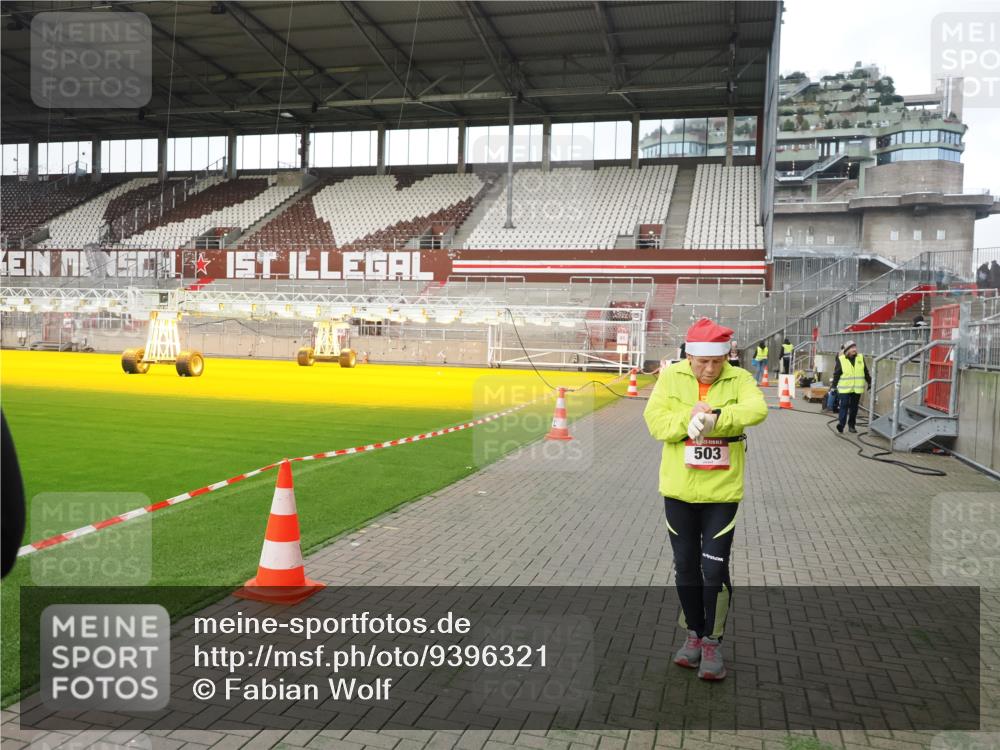 07.12.2025 - St. Pauli X-Mass-Run No. 15 Fabian Wolf http://msf.ph/oto/9396321 07.12.2025 10:37:14 Ziel 503, 2349, 2351, 3090, 4761 meine-sportfotos.de