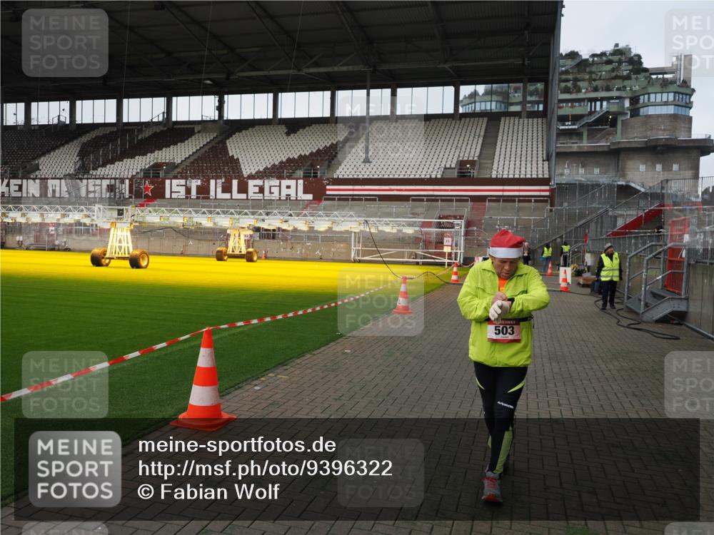 07.12.2025 - St. Pauli X-Mass-Run No. 15 Fabian Wolf http://msf.ph/oto/9396322 07.12.2025 10:37:15 Ziel 503, 2349, 2351, 3090, 4761 meine-sportfotos.de