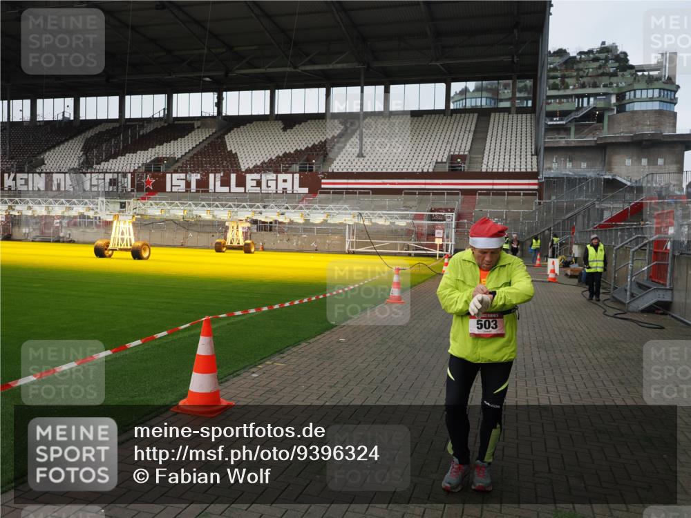 07.12.2025 - St. Pauli X-Mass-Run No. 15 Fabian Wolf http://msf.ph/oto/9396324 07.12.2025 10:37:15 Ziel 503, 2349, 2351, 3090, 4761 meine-sportfotos.de