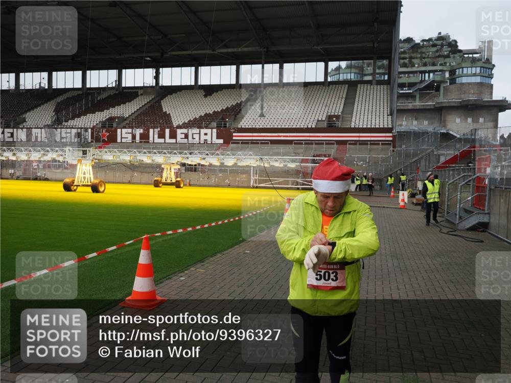 07.12.2025 - St. Pauli X-Mass-Run No. 15 Fabian Wolf http://msf.ph/oto/9396327 07.12.2025 10:37:16 Ziel 503, 2349, 2351, 3090, 4761 meine-sportfotos.de