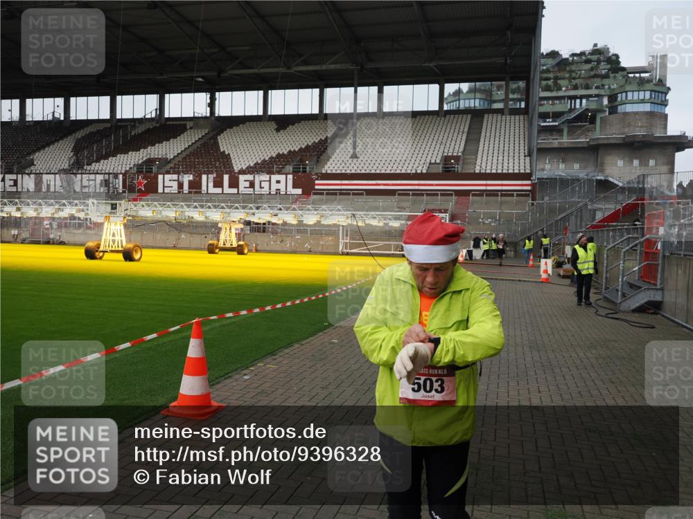 07.12.2025 - St. Pauli X-Mass-Run No. 15 Fabian Wolf http://msf.ph/oto/9396328 07.12.2025 10:37:17 Ziel 503, 2349, 2351, 3090, 4761 meine-sportfotos.de