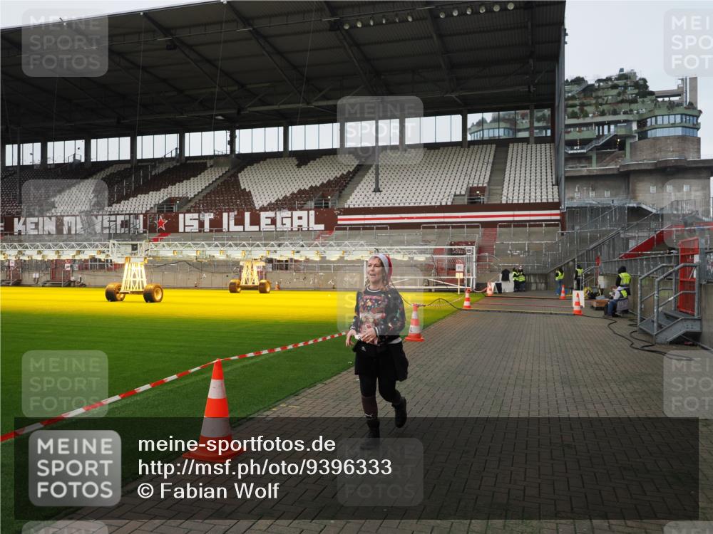 07.12.2025 - St. Pauli X-Mass-Run No. 15 Fabian Wolf http://msf.ph/oto/9396333 07.12.2025 10:37:29 Ziel 3214 meine-sportfotos.de