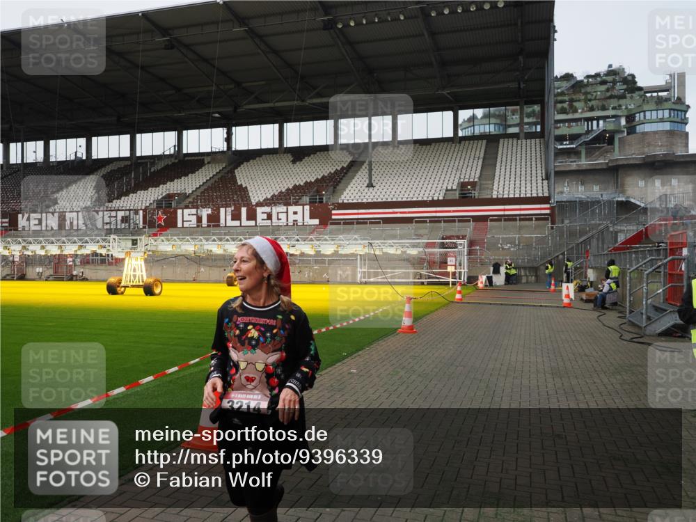 07.12.2025 - St. Pauli X-Mass-Run No. 15 Fabian Wolf http://msf.ph/oto/9396339 07.12.2025 10:37:30 Ziel 3214 meine-sportfotos.de