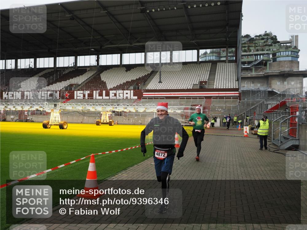 07.12.2025 - St. Pauli X-Mass-Run No. 15 Fabian Wolf http://msf.ph/oto/9396346 07.12.2025 10:37:51 Ziel 3069, 4872 meine-sportfotos.de
