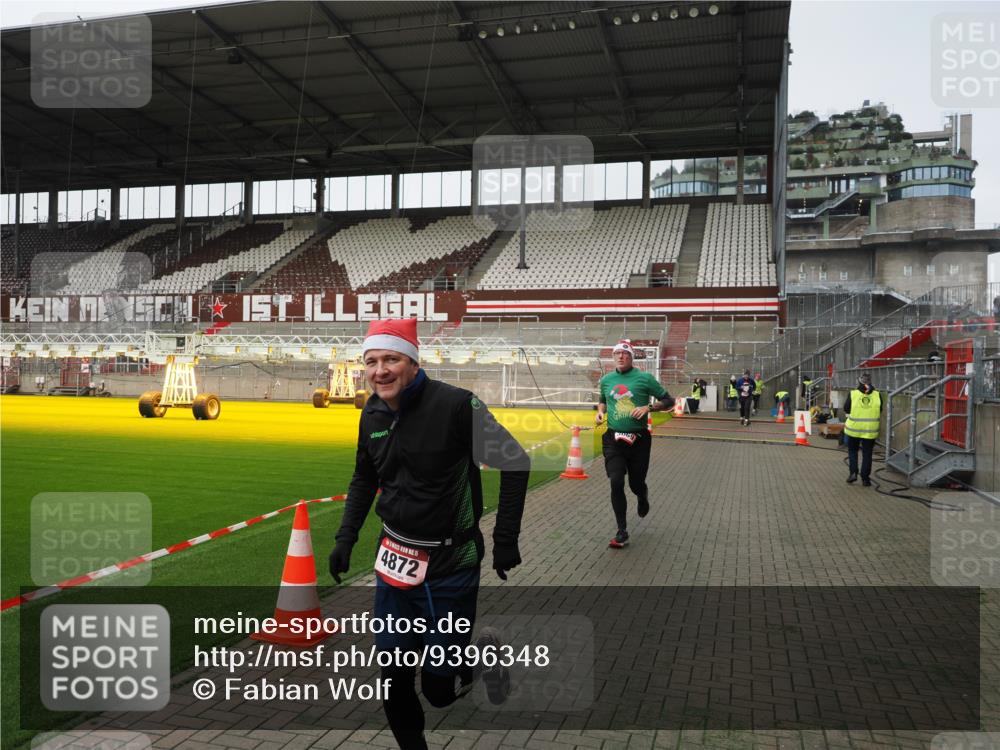 07.12.2025 - St. Pauli X-Mass-Run No. 15 Fabian Wolf http://msf.ph/oto/9396348 07.12.2025 10:37:51 Ziel 3069, 4872 meine-sportfotos.de