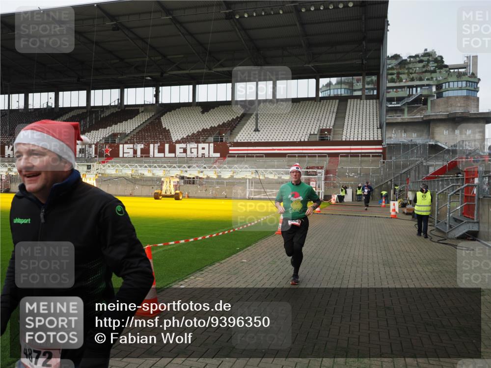 07.12.2025 - St. Pauli X-Mass-Run No. 15 Fabian Wolf http://msf.ph/oto/9396350 07.12.2025 10:37:52 Ziel 2899, 3069, 4872 meine-sportfotos.de