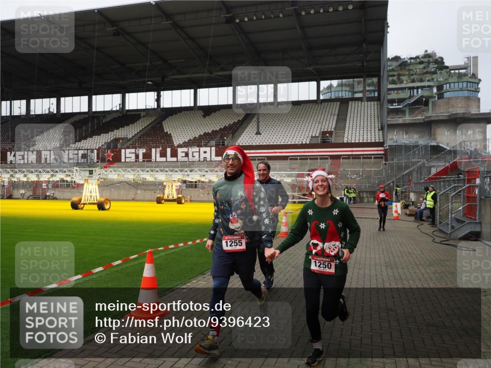07.12.2025 - St. Pauli X-Mass-Run No. 15 Fabian Wolf http://msf.ph/oto/9396423 07.12.2025 10:38:48 Ziel 1250, 1255, 2085, 2943, 3058, 3061 meine-sportfotos.de