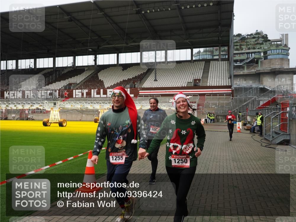 07.12.2025 - St. Pauli X-Mass-Run No. 15 Fabian Wolf http://msf.ph/oto/9396424 07.12.2025 10:38:48 Ziel 1250, 1255, 2085, 2943, 3058, 3061 meine-sportfotos.de