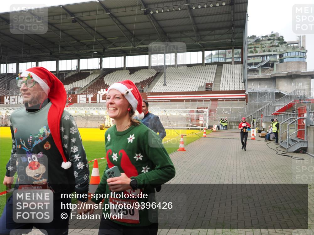 07.12.2025 - St. Pauli X-Mass-Run No. 15 Fabian Wolf http://msf.ph/oto/9396426 07.12.2025 10:38:49 Ziel 1250, 1255, 2943, 3058, 3061 meine-sportfotos.de