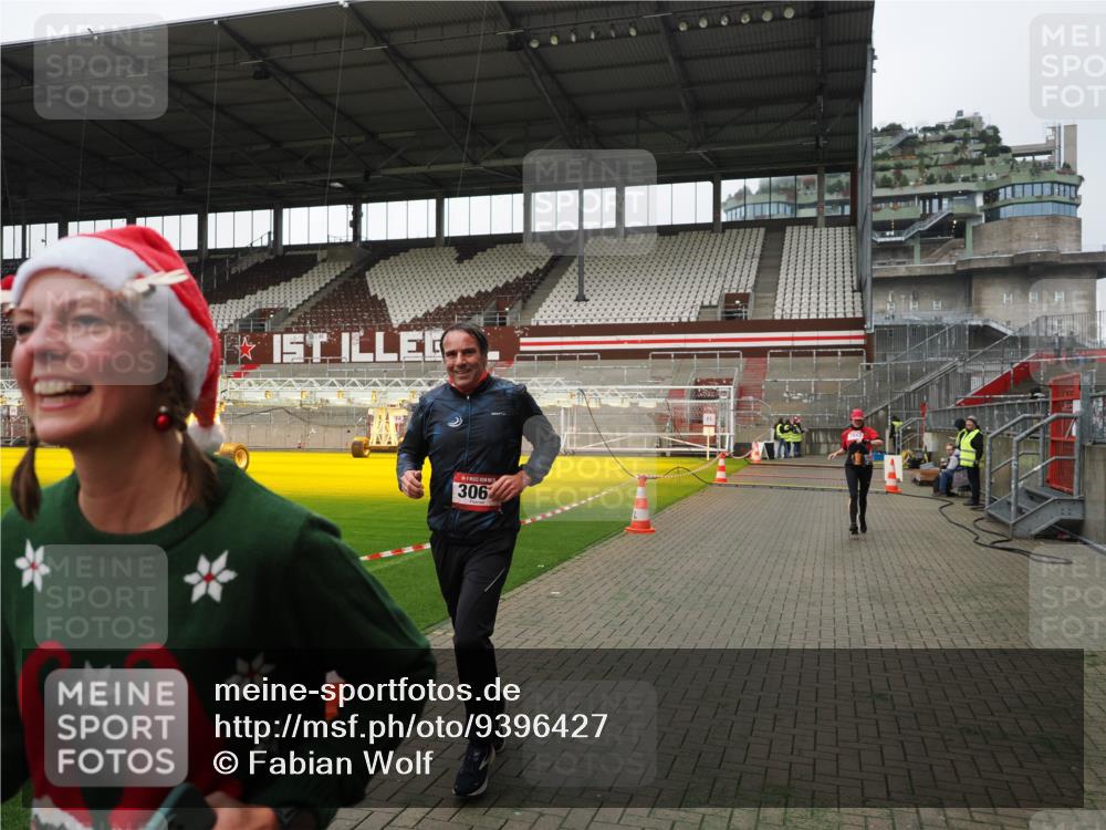 07.12.2025 - St. Pauli X-Mass-Run No. 15 Fabian Wolf http://msf.ph/oto/9396427 07.12.2025 10:38:49 Ziel 1250, 1255, 2943, 3058, 3061 meine-sportfotos.de