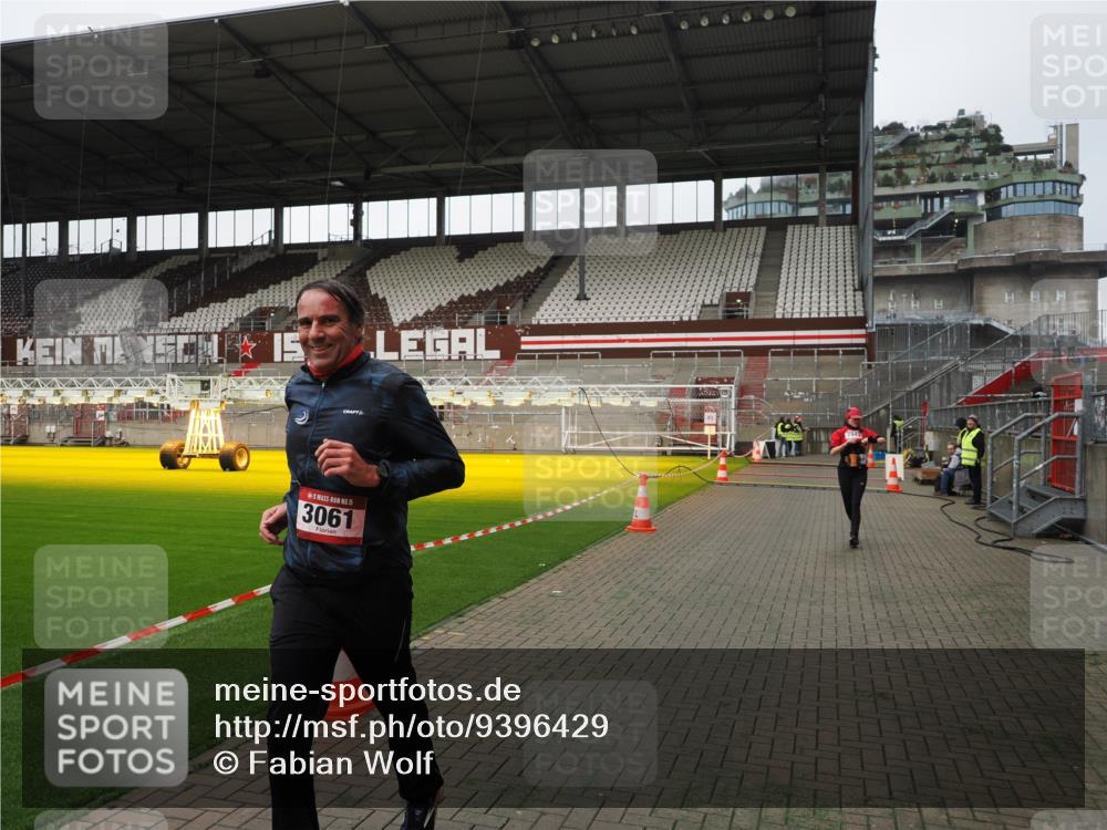 07.12.2025 - St. Pauli X-Mass-Run No. 15 Fabian Wolf http://msf.ph/oto/9396429 07.12.2025 10:38:49 Ziel 1250, 1255, 2943, 3058, 3061 meine-sportfotos.de