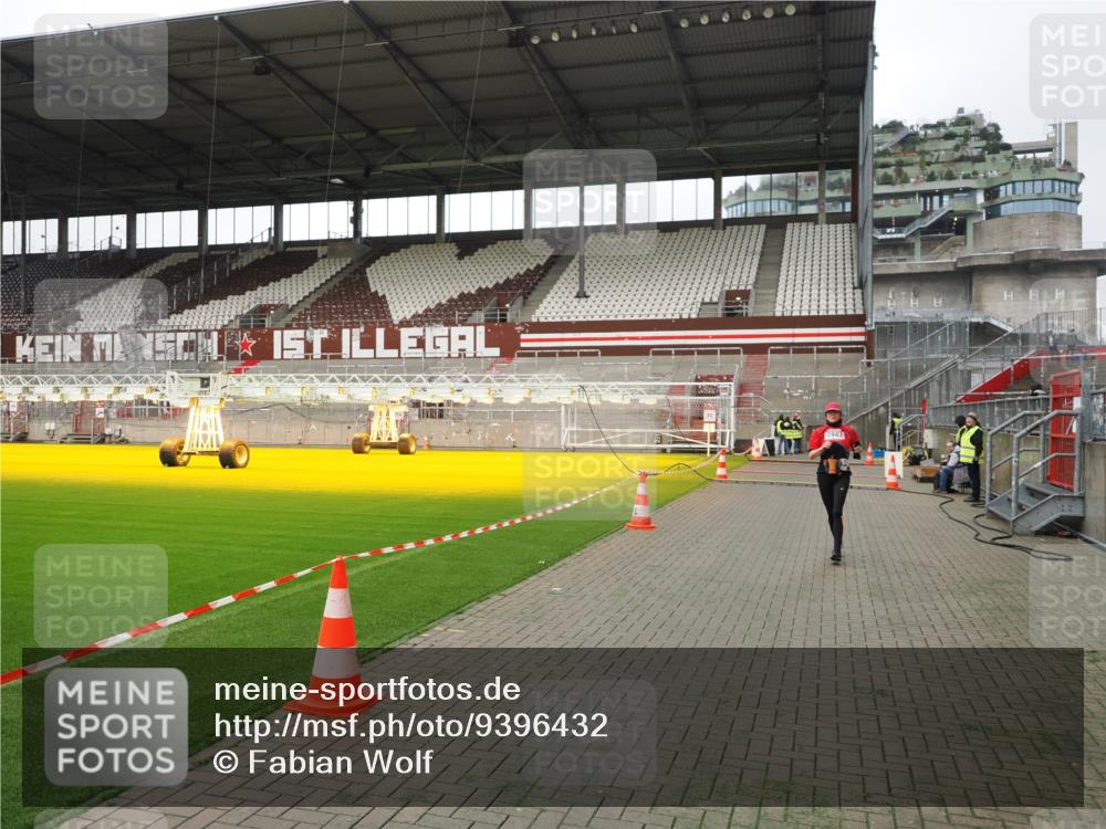 07.12.2025 - St. Pauli X-Mass-Run No. 15 Fabian Wolf http://msf.ph/oto/9396432 07.12.2025 10:38:50 Ziel 1250, 1255, 2943, 3058, 3061 meine-sportfotos.de