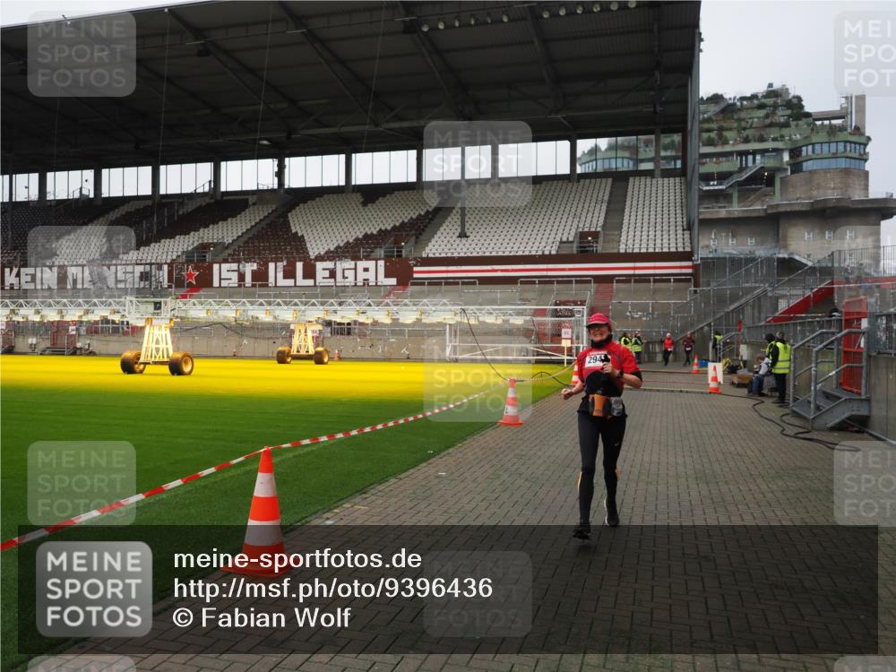 07.12.2025 - St. Pauli X-Mass-Run No. 15 Fabian Wolf http://msf.ph/oto/9396436 07.12.2025 10:38:51 Ziel 1250, 1255, 2943, 3058, 3061 meine-sportfotos.de