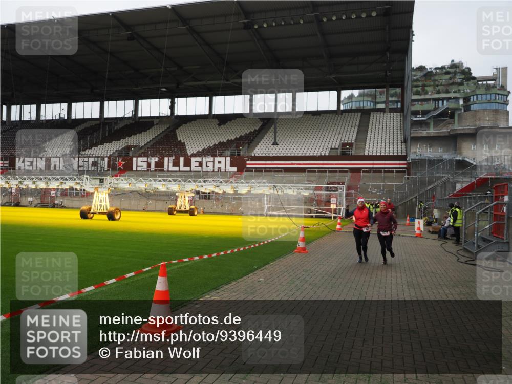 07.12.2025 - St. Pauli X-Mass-Run No. 15 Fabian Wolf http://msf.ph/oto/9396449 07.12.2025 10:39:01 Ziel 1250, 1255, 1417, 2827, 2828, 2943, 3061 meine-sportfotos.de