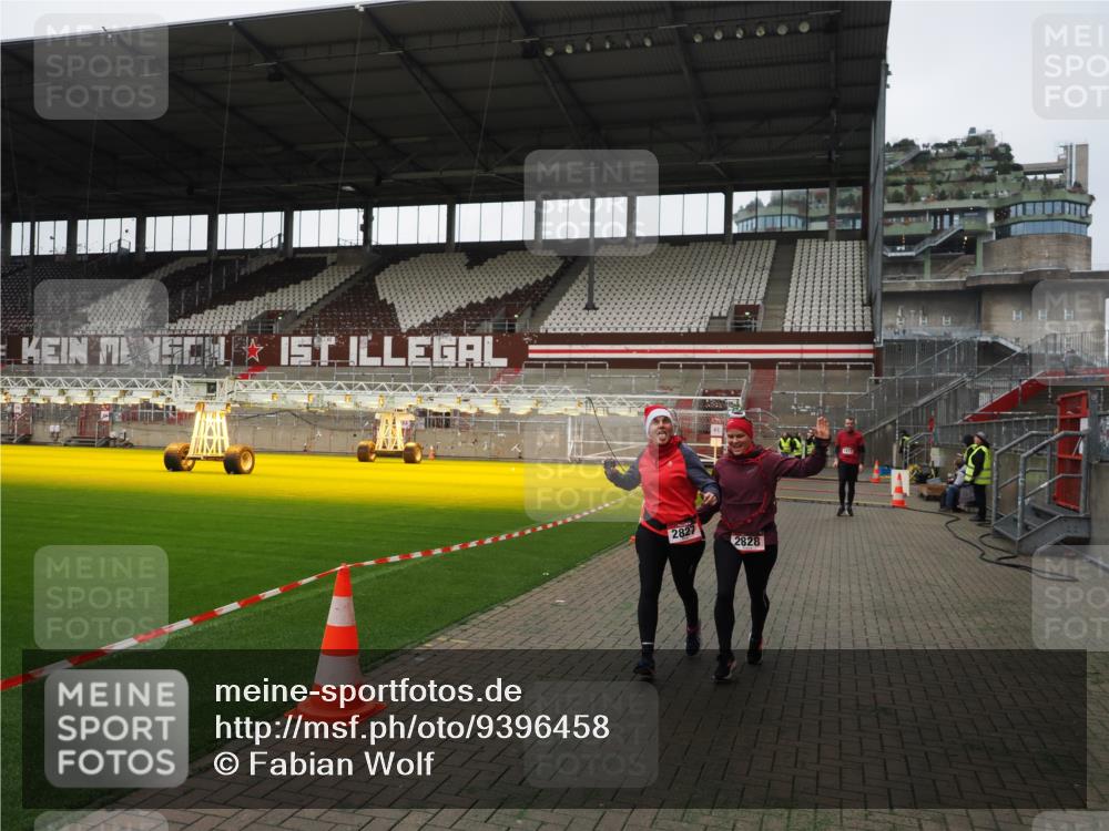 07.12.2025 - St. Pauli X-Mass-Run No. 15 Fabian Wolf http://msf.ph/oto/9396458 07.12.2025 10:39:02 Ziel 1250, 1255, 1417, 2827, 2828, 2943 meine-sportfotos.de