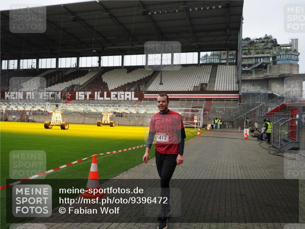 07.12.2025 - St. Pauli X-Mass-Run No. 15 Fabian Wolf http://msf.ph/oto/9396472 07.12.2025 10:39:11 Ziel 1417, 2827, 2828 meine-sportfotos.de