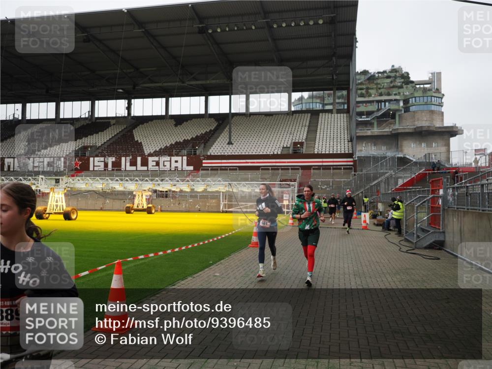 07.12.2025 - St. Pauli X-Mass-Run No. 15 Fabian Wolf http://msf.ph/oto/9396485 07.12.2025 10:39:27 Ziel 981, 1796, 1889, 2354, 3118, 3240, 3242 meine-sportfotos.de