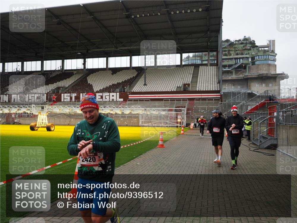 07.12.2025 - St. Pauli X-Mass-Run No. 15 Fabian Wolf http://msf.ph/oto/9396512 07.12.2025 10:39:35 Ziel 981, 1796, 1889, 2354, 2420, 3118, 3240, 3242, 4207, 4211 meine-sportfotos.de