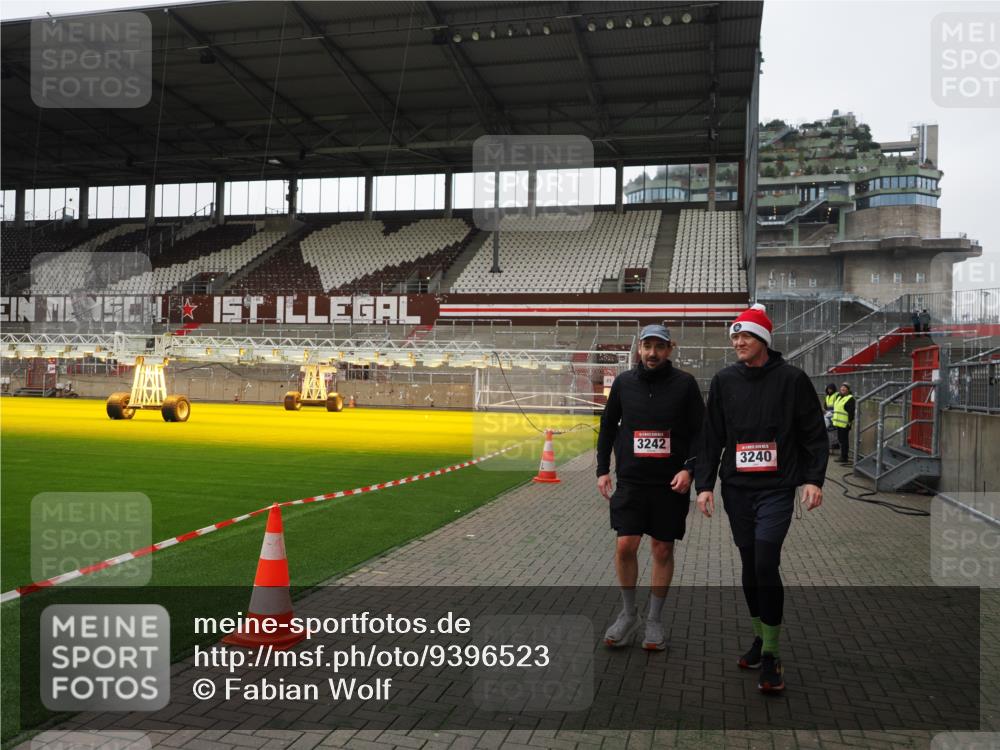 07.12.2025 - St. Pauli X-Mass-Run No. 15 Fabian Wolf http://msf.ph/oto/9396523 07.12.2025 10:39:37 Ziel 981, 1796, 1889, 2354, 2420, 3118, 3240, 3242, 4207, 4211 meine-sportfotos.de