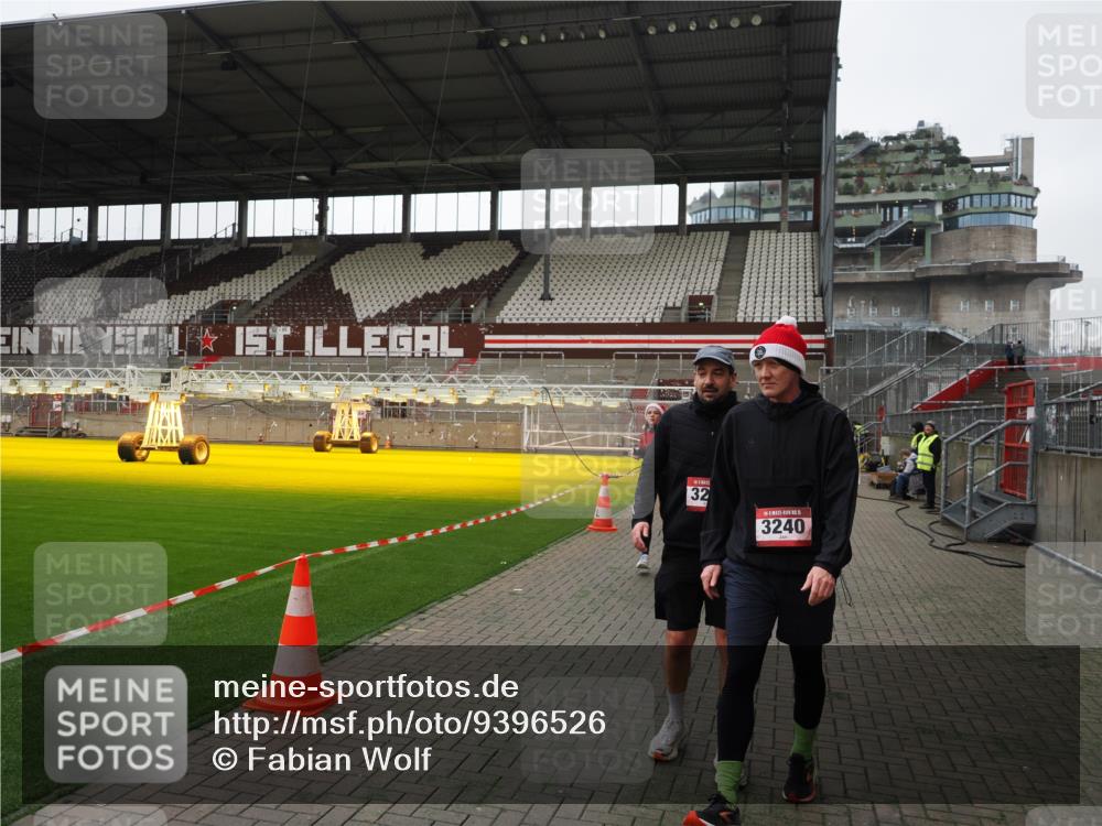 07.12.2025 - St. Pauli X-Mass-Run No. 15 Fabian Wolf http://msf.ph/oto/9396526 07.12.2025 10:39:38 Ziel 981, 1796, 1889, 2354, 2420, 2588, 3118, 3240, 3242, 4207, 4211 meine-sportfotos.de