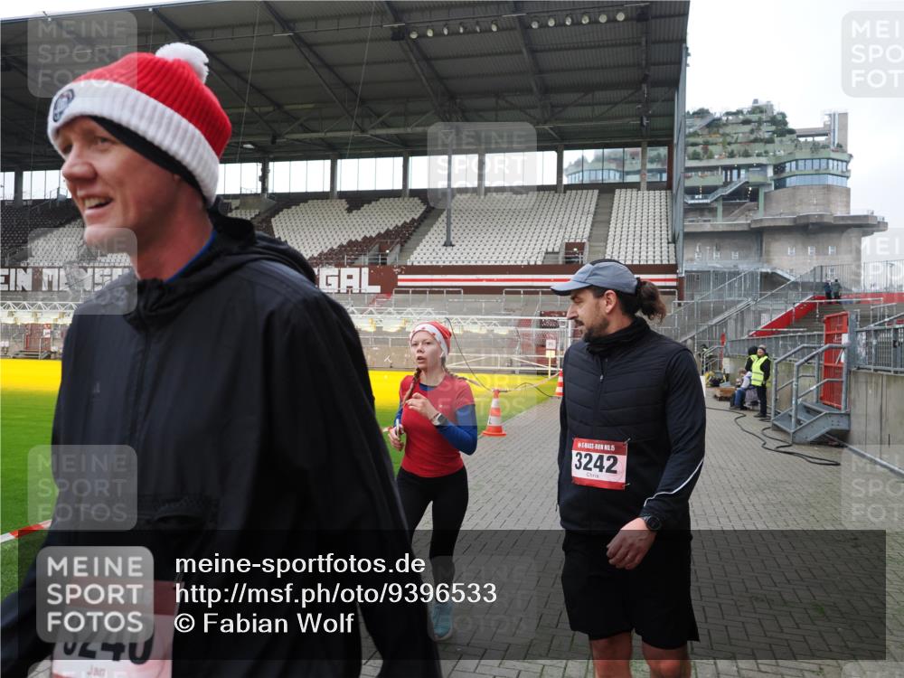 07.12.2025 - St. Pauli X-Mass-Run No. 15 Fabian Wolf http://msf.ph/oto/9396533 07.12.2025 10:39:40 Ziel 981, 1796, 2354, 2420, 2588, 3118, 3240, 3242, 4207, 4211 meine-sportfotos.de