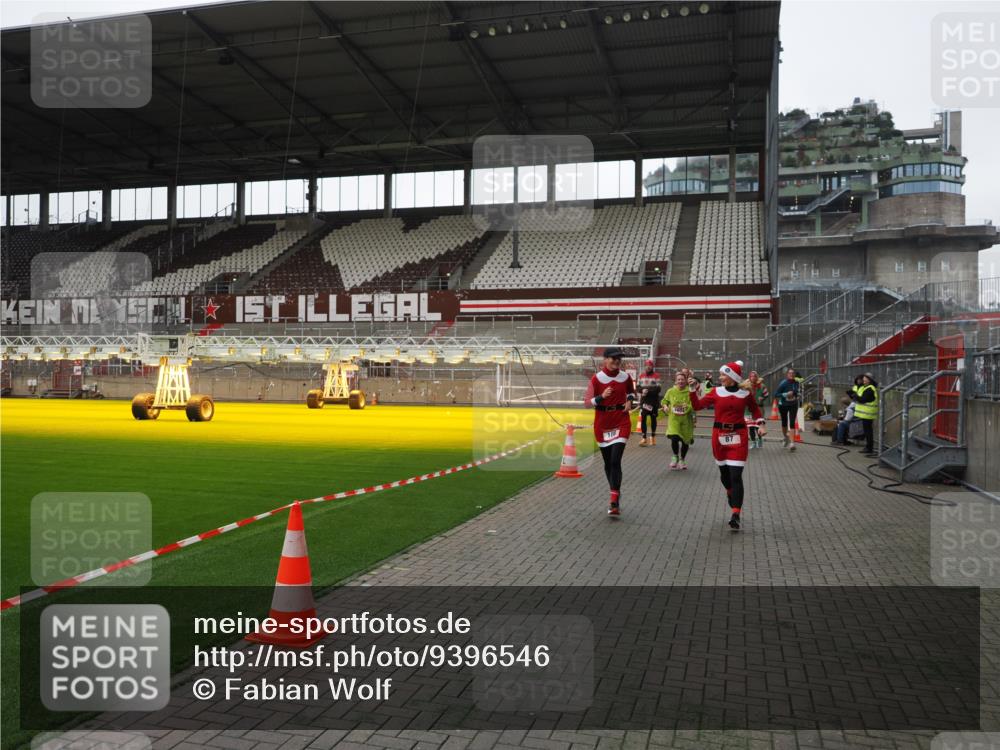 07.12.2025 - St. Pauli X-Mass-Run No. 15 Fabian Wolf http://msf.ph/oto/9396546 07.12.2025 10:39:53 Ziel 87, 108, 827, 1604, 1748, 1749, 2588, 2754, 4207, 4211 meine-sportfotos.de