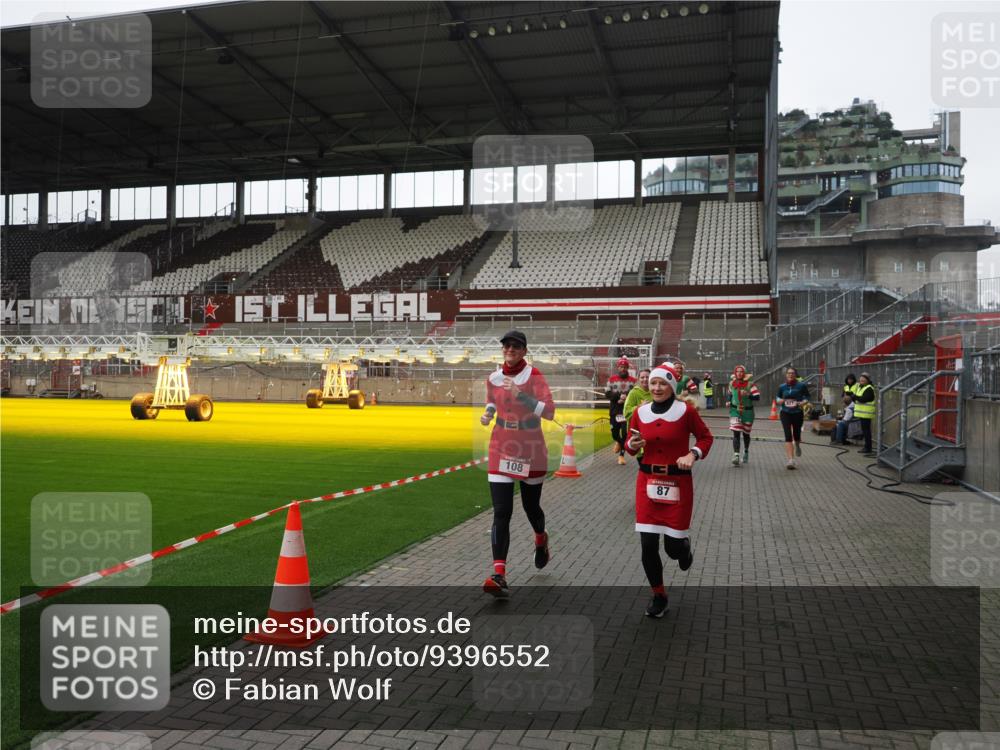 07.12.2025 - St. Pauli X-Mass-Run No. 15 Fabian Wolf http://msf.ph/oto/9396552 07.12.2025 10:39:55 Ziel 87, 108, 827, 1604, 1748, 1749, 2588, 2754 meine-sportfotos.de