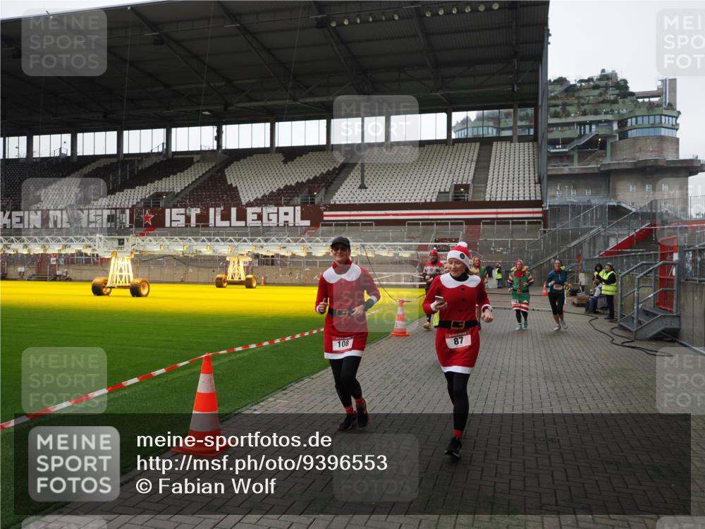 07.12.2025 - St. Pauli X-Mass-Run No. 15 Fabian Wolf http://msf.ph/oto/9396553 07.12.2025 10:39:55 Ziel 87, 108, 827, 1604, 1748, 1749, 2588, 2754 meine-sportfotos.de