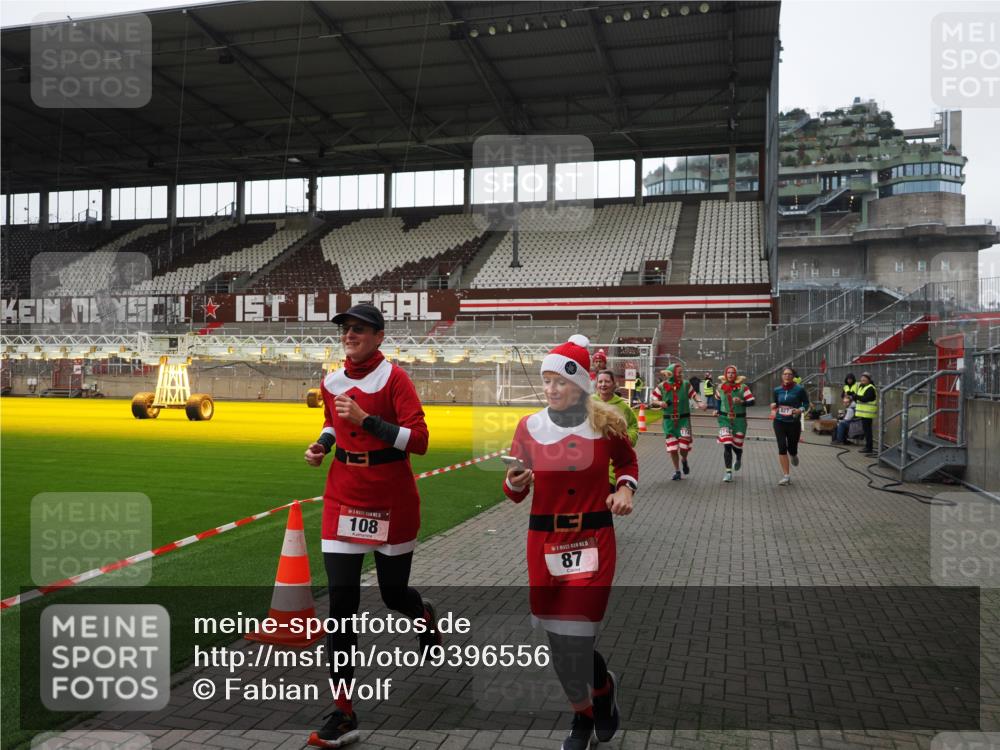 07.12.2025 - St. Pauli X-Mass-Run No. 15 Fabian Wolf http://msf.ph/oto/9396556 07.12.2025 10:39:55 Ziel 87, 108, 827, 1604, 1748, 1749, 2588, 2754 meine-sportfotos.de