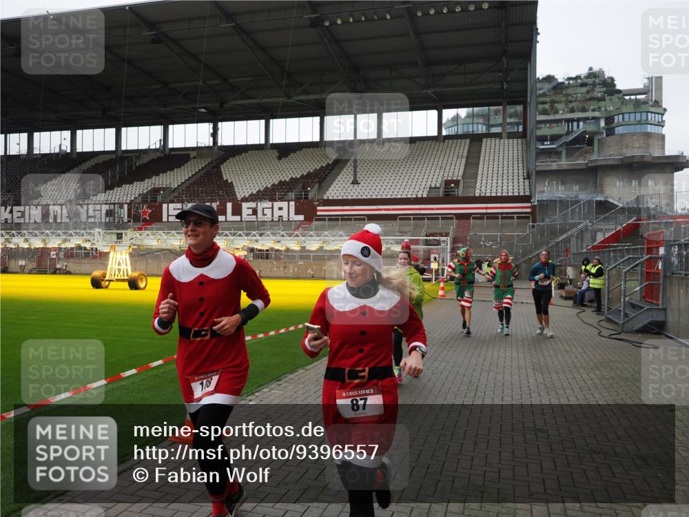 07.12.2025 - St. Pauli X-Mass-Run No. 15 Fabian Wolf http://msf.ph/oto/9396557 07.12.2025 10:39:56 Ziel 87, 108, 827, 1604, 1748, 1749, 2588, 2754 meine-sportfotos.de