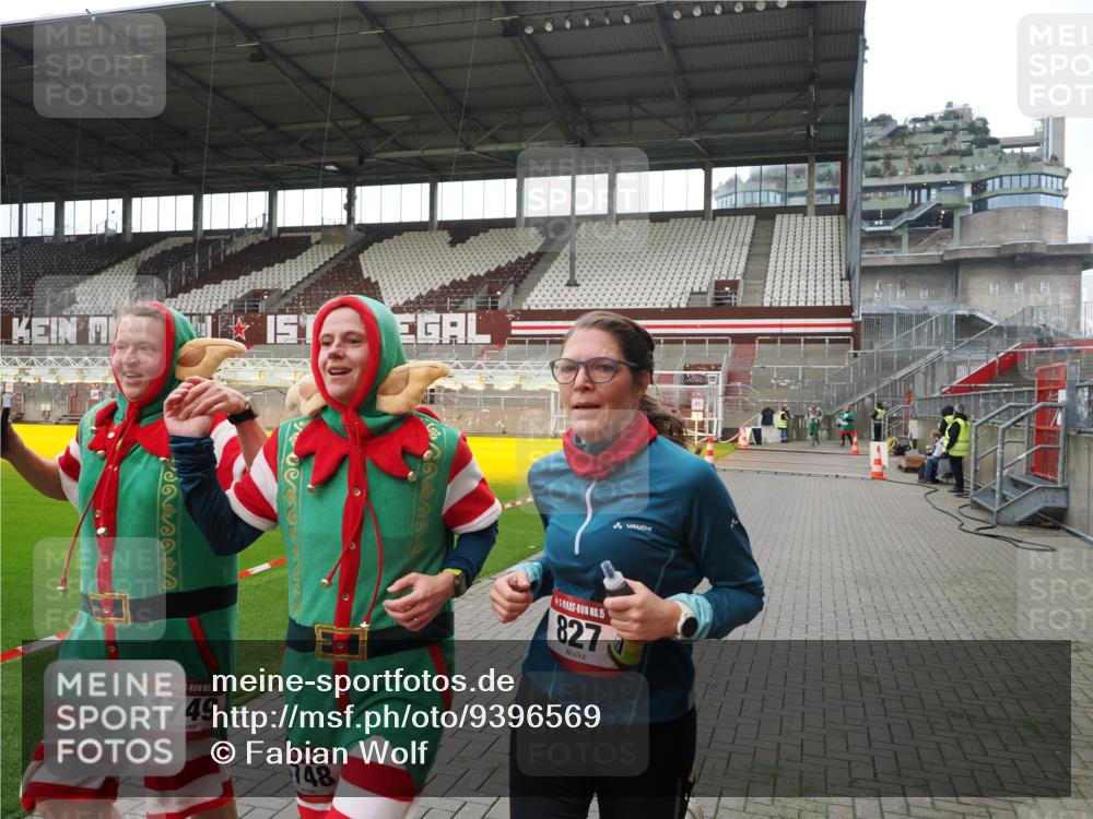 07.12.2025 - St. Pauli X-Mass-Run No. 15 Fabian Wolf http://msf.ph/oto/9396569 07.12.2025 10:39:59 Ziel 87, 108, 827, 1604, 1748, 1749, 2754 meine-sportfotos.de