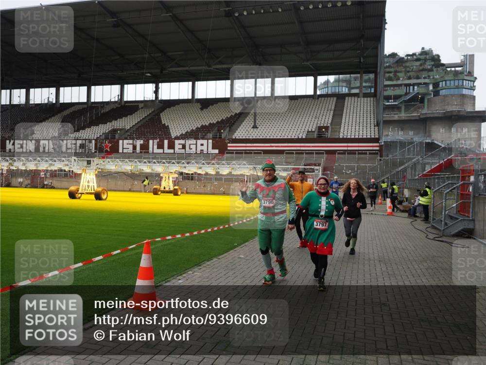 07.12.2025 - St. Pauli X-Mass-Run No. 15 Fabian Wolf http://msf.ph/oto/9396609 07.12.2025 10:40:18 Ziel 230, 538, 580, 731, 735, 2169, 3161, 3164, 3796, 3797, 4874, 4878 meine-sportfotos.de