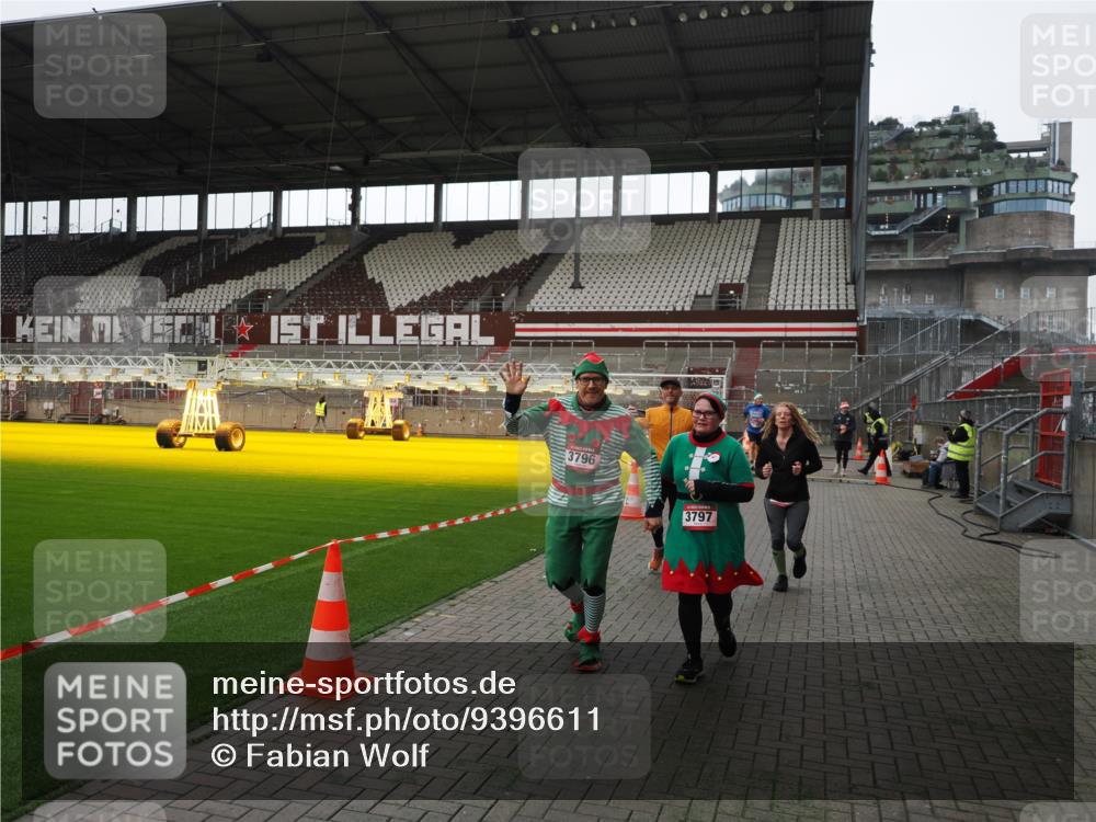 07.12.2025 - St. Pauli X-Mass-Run No. 15 Fabian Wolf http://msf.ph/oto/9396611 07.12.2025 10:40:18 Ziel 230, 538, 580, 731, 735, 2169, 3161, 3164, 3796, 3797, 4874, 4878 meine-sportfotos.de