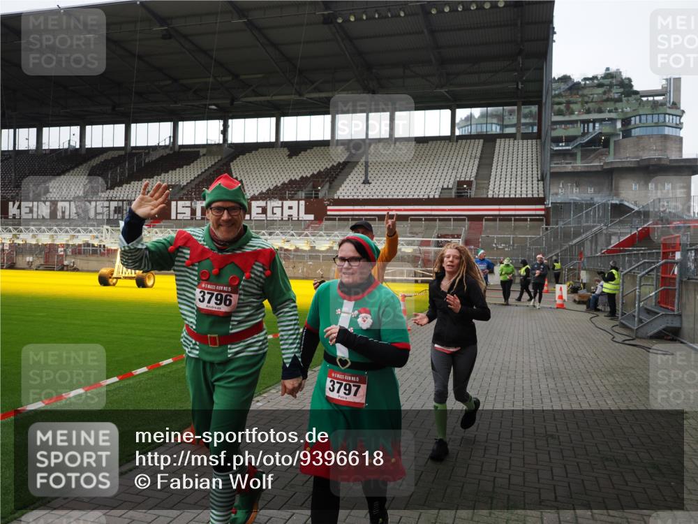 07.12.2025 - St. Pauli X-Mass-Run No. 15 Fabian Wolf http://msf.ph/oto/9396618 07.12.2025 10:40:19 Ziel 230, 538, 580, 731, 735, 2169, 3161, 3164, 3796, 3797, 4874, 4878 meine-sportfotos.de