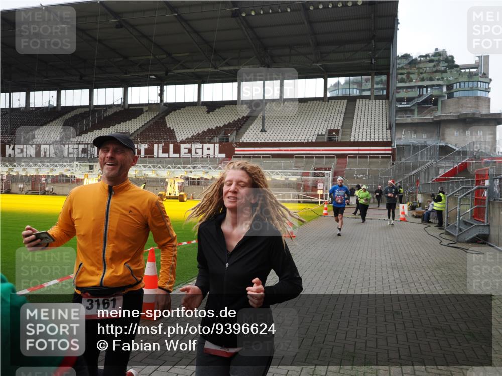 07.12.2025 - St. Pauli X-Mass-Run No. 15 Fabian Wolf http://msf.ph/oto/9396624 07.12.2025 10:40:21 Ziel 230, 538, 580, 731, 735, 2169, 3161, 3164, 3796, 3797, 4874, 4878 meine-sportfotos.de
