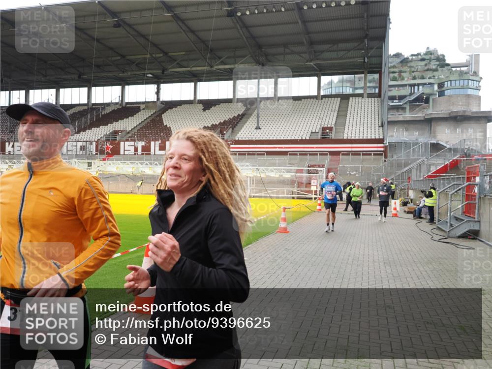 07.12.2025 - St. Pauli X-Mass-Run No. 15 Fabian Wolf http://msf.ph/oto/9396625 07.12.2025 10:40:21 Ziel 230, 538, 580, 731, 735, 2169, 3161, 3164, 3796, 3797, 4874, 4878 meine-sportfotos.de