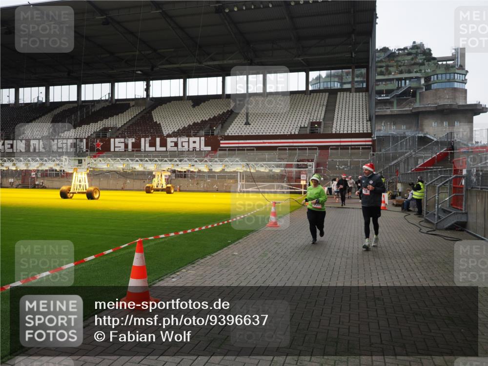07.12.2025 - St. Pauli X-Mass-Run No. 15 Fabian Wolf http://msf.ph/oto/9396637 07.12.2025 10:40:25 Ziel 230, 538, 731, 735, 2169, 2916, 3161, 3164, 3797, 4874, 4878 meine-sportfotos.de