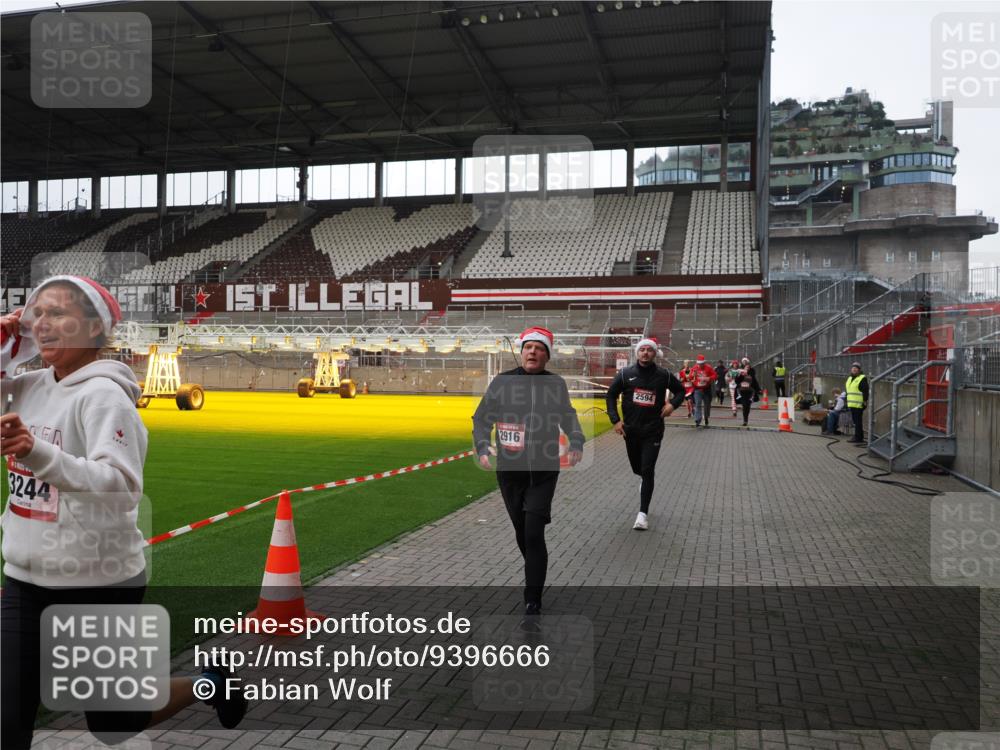 07.12.2025 - St. Pauli X-Mass-Run No. 15 Fabian Wolf http://msf.ph/oto/9396666 07.12.2025 10:40:31 Ziel 731, 735, 1457, 2169, 2594, 2916, 3161, 3164, 3244, 3407, 3408, 4041, 4304 meine-sportfotos.de