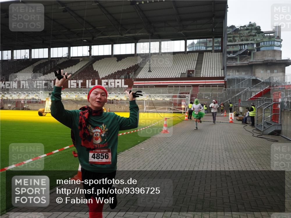 07.12.2025 - St. Pauli X-Mass-Run No. 15 Fabian Wolf http://msf.ph/oto/9396725 07.12.2025 10:40:48 Ziel 284, 288, 406, 1457, 2555, 2559, 3407, 4041, 4304, 4856, 4871 meine-sportfotos.de
