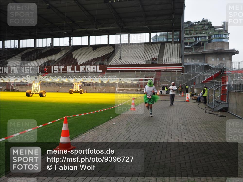 07.12.2025 - St. Pauli X-Mass-Run No. 15 Fabian Wolf http://msf.ph/oto/9396727 07.12.2025 10:40:49 Ziel 284, 288, 406, 1457, 2555, 2559, 3407, 4041, 4304, 4856, 4871 meine-sportfotos.de