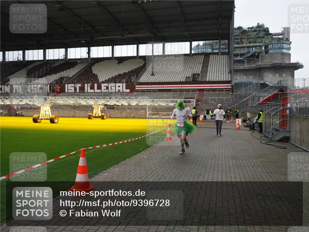 07.12.2025 - St. Pauli X-Mass-Run No. 15 Fabian Wolf http://msf.ph/oto/9396728 07.12.2025 10:40:50 Ziel 284, 288, 406, 1457, 2555, 2559, 3407, 4041, 4304, 4856, 4871 meine-sportfotos.de