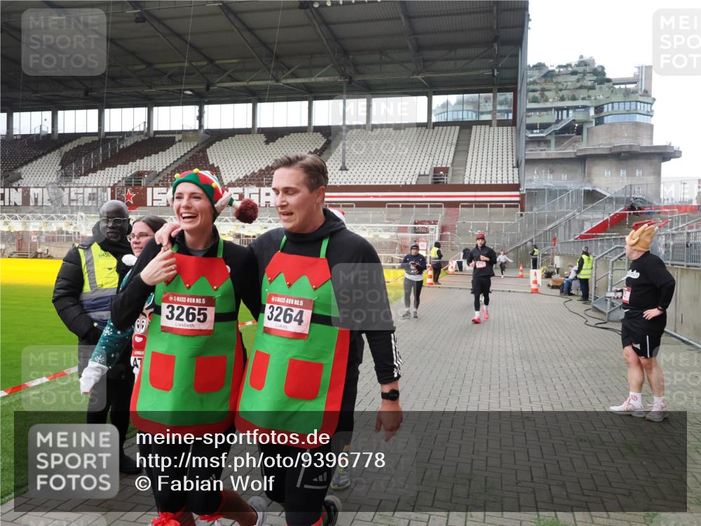 07.12.2025 - St. Pauli X-Mass-Run No. 15 Fabian Wolf http://msf.ph/oto/9396778 07.12.2025 10:41:11 Ziel 449, 545, 575, 952, 1153, 3047, 3264, 3265, 3951, 4617, 4773 meine-sportfotos.de